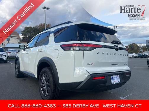 2024 Nissan Pathfinder SV