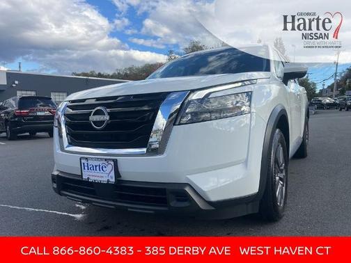 2024 Nissan Pathfinder SV