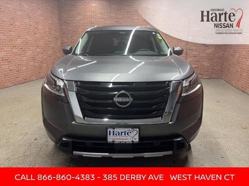 2023 Nissan Pathfinder SL