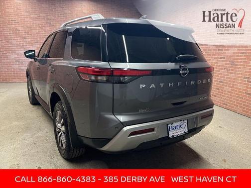 2023 Nissan Pathfinder SL