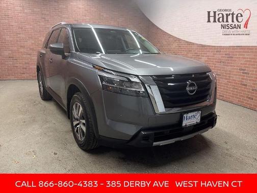 2023 Nissan Pathfinder SL