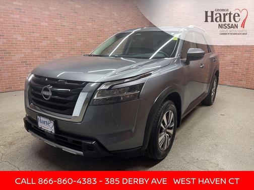 2023 Nissan Pathfinder SL