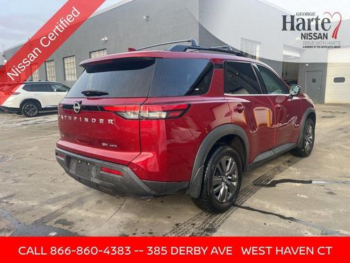 2022 Nissan Pathfinder SV