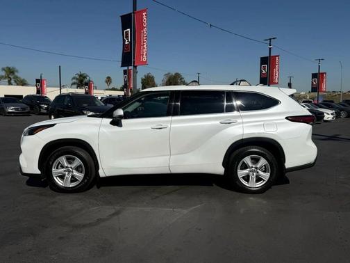 2022 Toyota Highlander LE