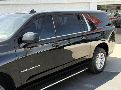 Black 2022 Chevrolet Suburban LT