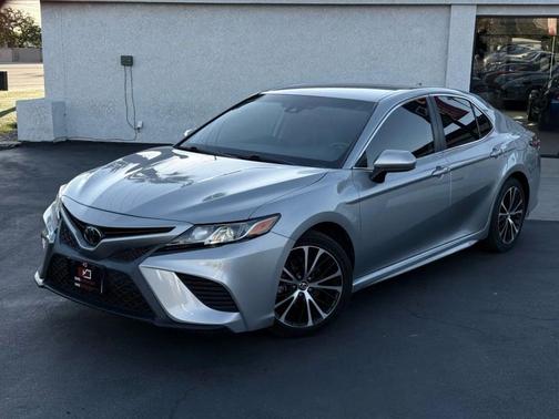 2020 Toyota Camry SE