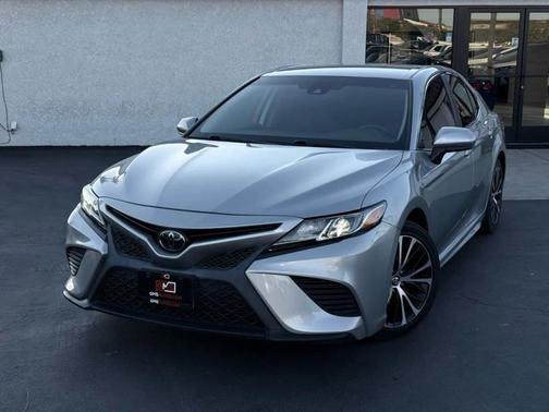 2020 Toyota Camry SE