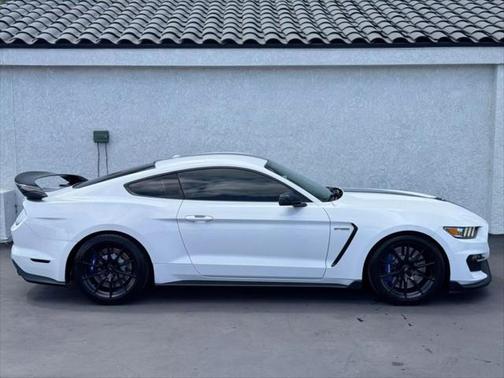2016 Ford Shelby GT350 Base