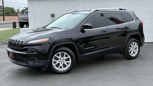 Diamond Black Crystal Pearlcoat 2018 Jeep Cherokee Latitude