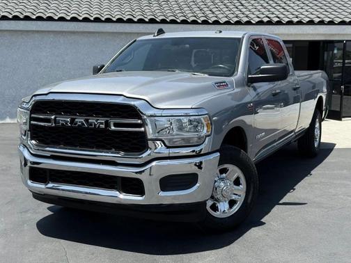Billet Silver Metallic Clearcoat 2022 RAM 2500 Tradesman Crew Cab 4x2 8' Box