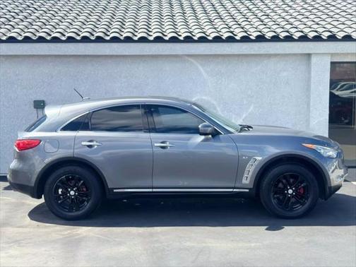 2017 INFINITI QX70 Base