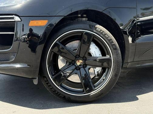 Black 2020 Porsche Macan Macan Turbo