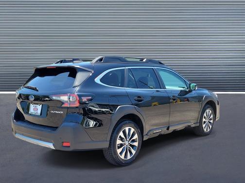 Crystal Black Silica 2024 Subaru Outback Limited
