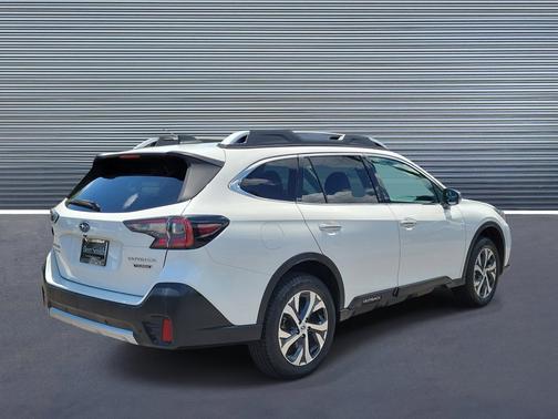Crystal White Pearl 2022 Subaru Outback Touring