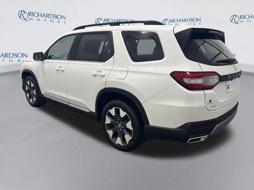 Platinum White Pearl 2026 Honda Pilot Touring 8-Passenger
