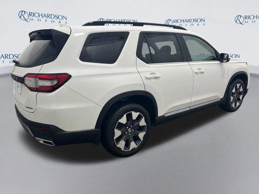 Platinum White Pearl 2026 Honda Pilot Touring 8-Passenger