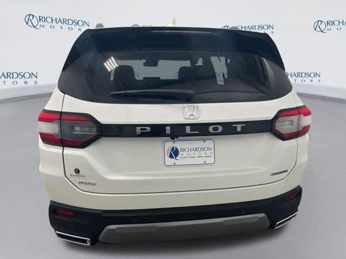 Platinum White Pearl 2026 Honda Pilot Touring 8-Passenger