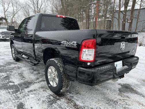 2022 RAM 2500 Big Horn Crew Cab 4x4 6'4' Box