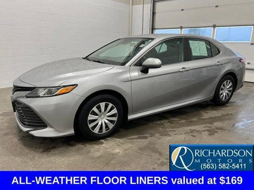 Celestial Silver Metallic 2019 Toyota Camry Hybrid XLE