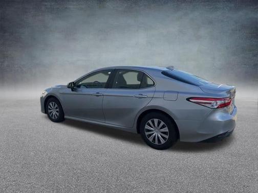 Celestial Silver Metallic 2019 Toyota Camry Hybrid XLE