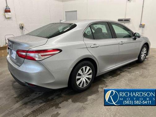 Celestial Silver Metallic 2019 Toyota Camry Hybrid XLE