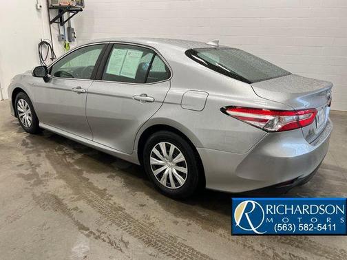 Celestial Silver Metallic 2019 Toyota Camry Hybrid XLE