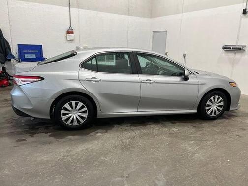 Celestial Silver Metallic 2019 Toyota Camry Hybrid XLE