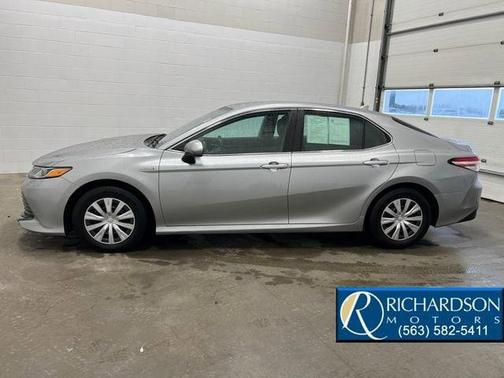 Celestial Silver Metallic 2019 Toyota Camry Hybrid XLE