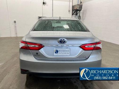 Celestial Silver Metallic 2019 Toyota Camry Hybrid XLE