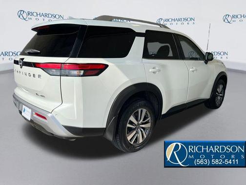 Pearl White Tricoat 2022 Nissan Pathfinder SL 4WD