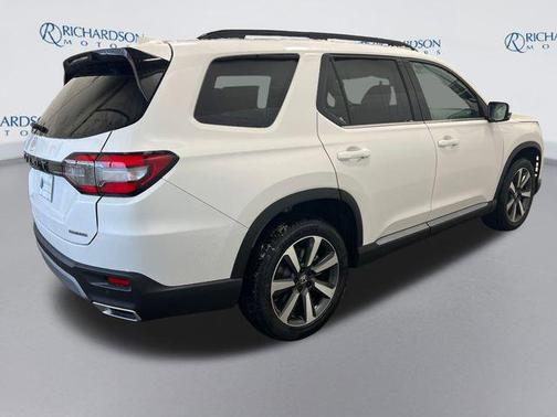 2025 Honda Pilot Touring 8-Passenger