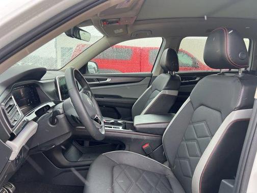 2024 Volkswagen Atlas 2.0T SE w/Technology 4MOTION