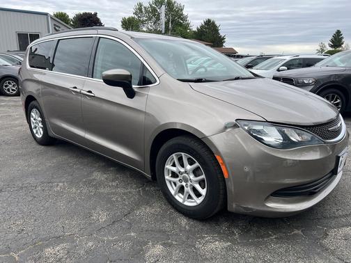 Molten Silver 2017 Chrysler Pacifica LX