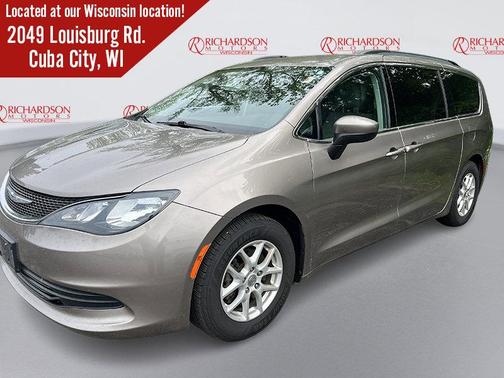 Molten Silver 2017 Chrysler Pacifica LX