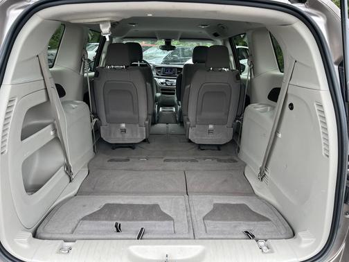 Molten Silver 2017 Chrysler Pacifica LX