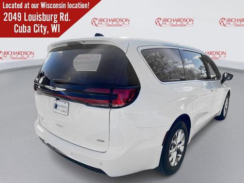 Bright White Clearcoat 2026 Chrysler Pacifica L