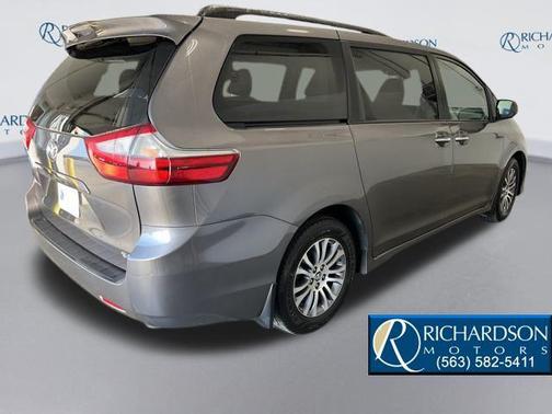 2020 Toyota Sienna XLE