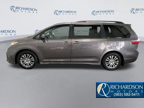2020 Toyota Sienna XLE