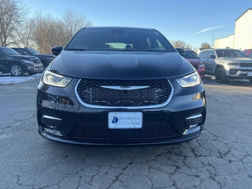 2026 Chrysler Pacifica L