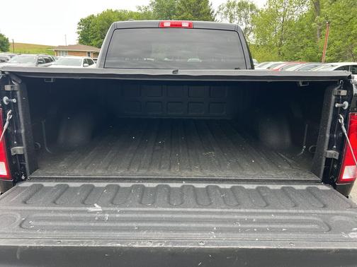 Diamond Black Crystal Pearlcoat 2023 RAM 1500 Classic Express