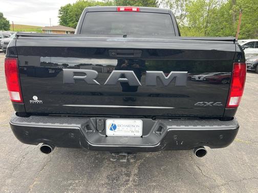 Diamond Black Crystal Pearlcoat 2023 RAM 1500 Classic Express