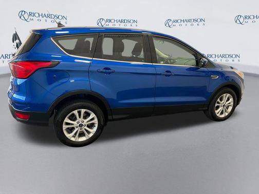 Lightning Blue Metallic 2019 Ford Escape SE