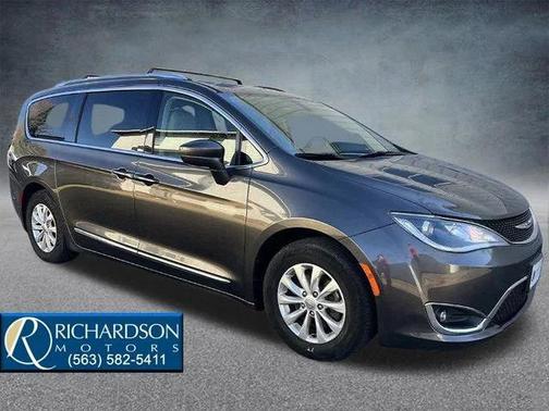 2018 Chrysler Pacifica Touring-L