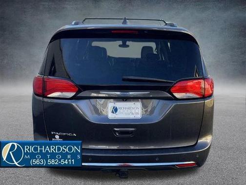 2018 Chrysler Pacifica Touring-L