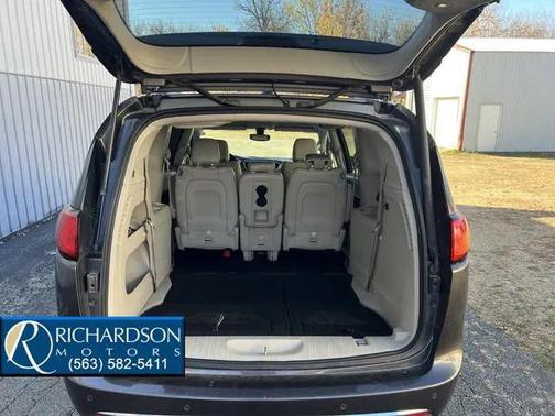 2018 Chrysler Pacifica Touring-L