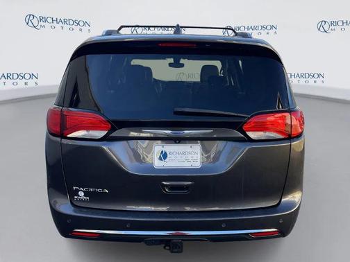 2018 Chrysler Pacifica Touring-L