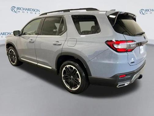 Sonic Gray Pearl 2026 Honda Pilot Touring 8-Passenger