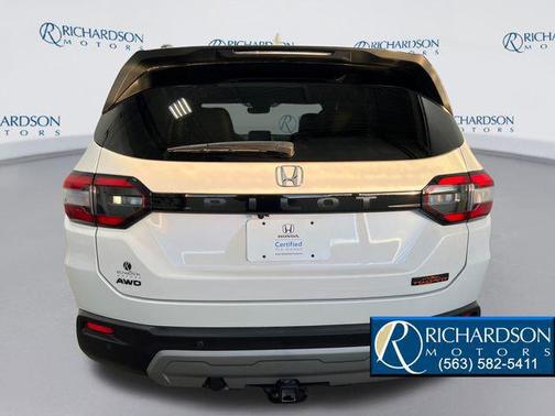 Platinum White Pearl 2025 Honda Pilot TrailSport