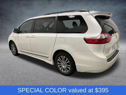 2018 Toyota Sienna XLE