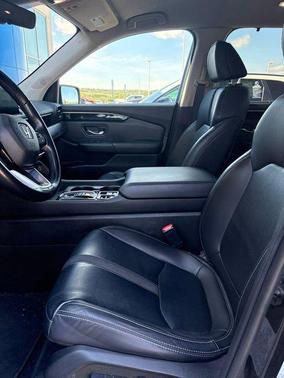 Crystal Black Pearl 2023 Honda Pilot AWD EX-L 7 Passenger